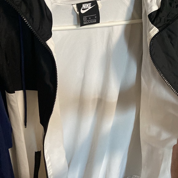 Nike WindBreaker - Picture 4 of 4